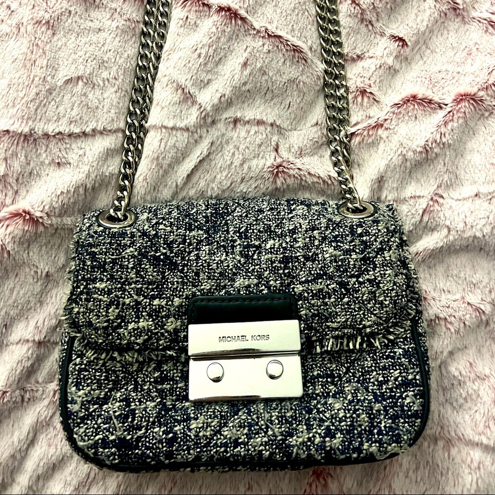 Michael Kors small bag in tweed navy blue and white.